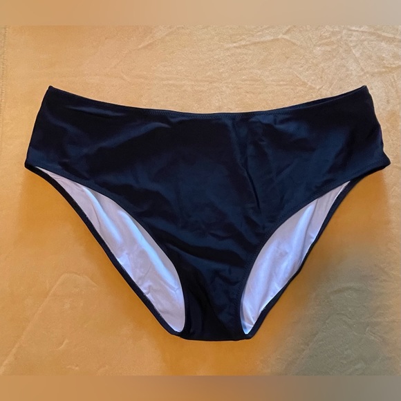 Other - Women’s black swim bottoms 2x